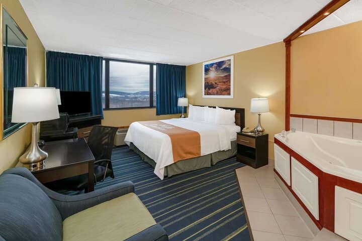Room 4 of 27